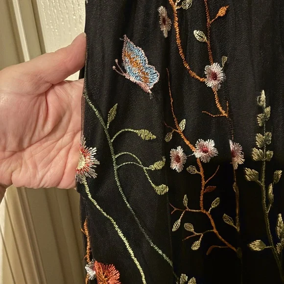 Torrid Black Floral Embroidered Maxi Dress Size 14 NWT - Picture 3 of 6